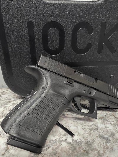 GLOCK 23 GEN 5 (PA235S203) 40 Smith & Wesson - Image 6 of 8