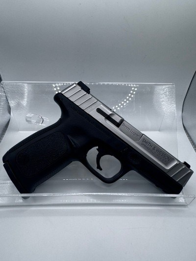 SMITH & WESSON SD9 VE .9mm - Image 4 of 10