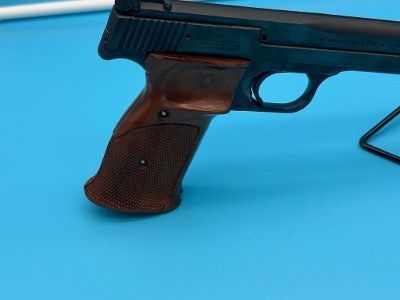 SMITH & WESSON 41 .22 LR - Image 2 of 8