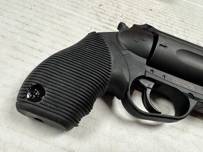 TAURUS JUDGE PUBLIC DEFENDER POLYMER .45 LC/.410 GA - Image 6 of 8