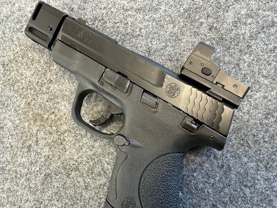 SMITH & WESSON M&P 9 SHIELD 9MM LUGER (9X19 PARA) - Image 4 of 8