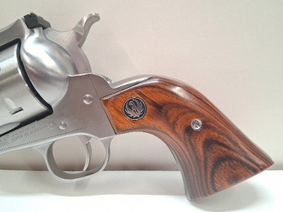 RUGER NEW MODEL SUPER BLACKHAWK44 MAG .44 MAGNUM - Image 2 of 11
