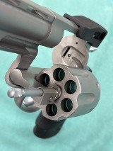 TAURUS MODEL 44 (M44-6SS) .44 MAGNUM - Image 4 of 11