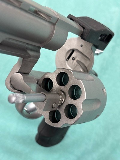 TAURUS MODEL 44 (M44-6SS) .44 MAGNUM - Image 4 of 11