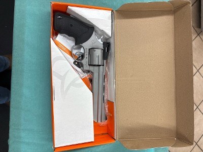TAURUS MODEL 44 (M44-6SS) .44 MAGNUM - Image 1 of 11