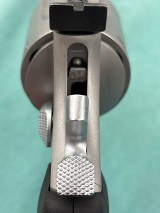 TAURUS MODEL 44 (M44-6SS) .44 MAGNUM - Image 5 of 11