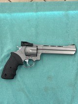 TAURUS MODEL 44 (M44-6SS) .44 MAGNUM - Image 2 of 11