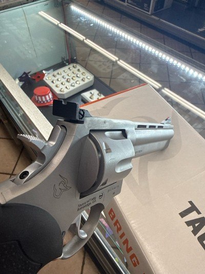 TAURUS MODEL 44 (M44-6SS) .44 MAGNUM - Image 11 of 11