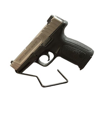 SMITH & WESSON SD40 VE .40 S&W - Image 1 of 6