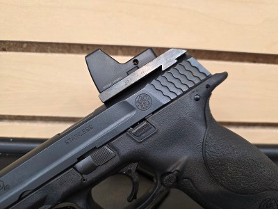 SMITH & WESSON M&P40 .40 S&W - Image 3 of 12