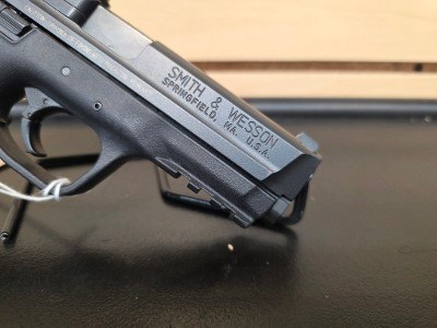 SMITH & WESSON M&P40 .40 S&W - Image 9 of 12