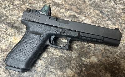 GLOCK 40 10MM - Image 1 of 5