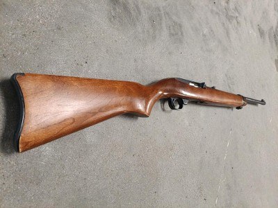 RUGER 10/22 .22 LR - Image 2 of 12