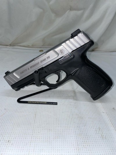 SMITH & WESSON SD40VE 40 Smith & Wesson - Image 2 of 12