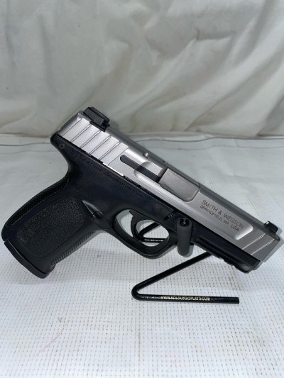 SMITH & WESSON SD40VE 40 Smith & Wesson - Image 1 of 12