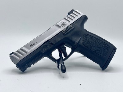 SMITH & WESSON SD40 2.0 .40 S&W - Image 4 of 9