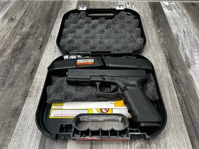 GLOCK 22 GEN 4 40 Smith & Wesson - Image 4 of 4