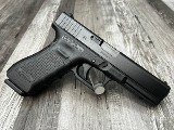 GLOCK 22 GEN 4 40 Smith & Wesson - Image 2 of 4