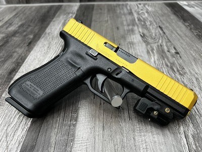 GLOCK 17 GEN 5 GOLD SLIDE 9MM LUGER (9x19 PARA) - Image 2 of 4