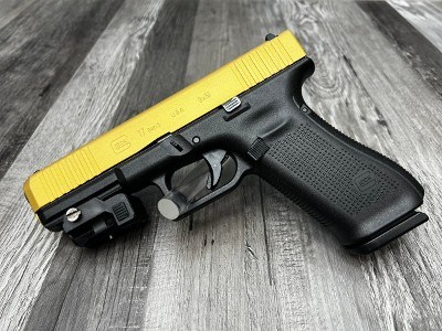 GLOCK 17 GEN 5 GOLD SLIDE 9MM LUGER (9x19 PARA) - Image 1 of 4