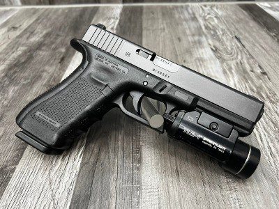 GLOCK 22 GEN 4 40 Smith & Wesson - Image 2 of 4