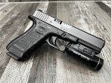 GLOCK 22 GEN 4 40 Smith & Wesson - Image 2 of 4