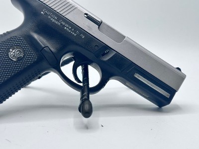SMITH & WESSON SW9VE 9MM LUGER (9x19 PARA) - Image 3 of 9