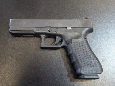 GLOCK 17 GEN 4 .9mm - Image 1 of 4