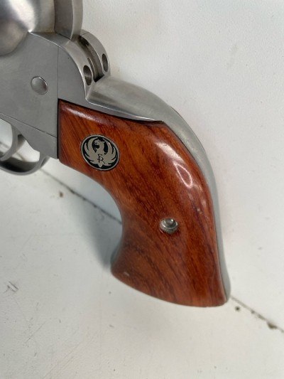 RUGER SINGLE-SIX .22 WMR - Image 3 of 11