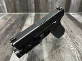 GLOCK 22 GEN 4 40 Smith & Wesson - Image 3 of 4