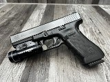 GLOCK 22 GEN 4 40 Smith & Wesson - Image 1 of 4