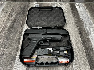 GLOCK 22 GEN 4 40 Smith & Wesson - Image 4 of 4