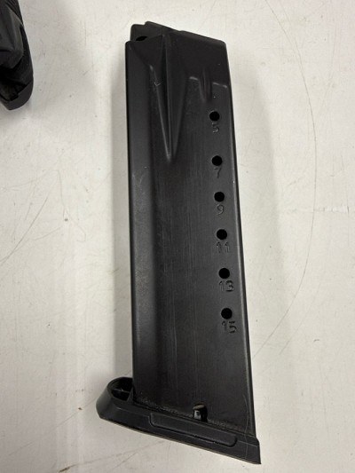 RUGER SR40 .40 S&W - Image 9 of 11