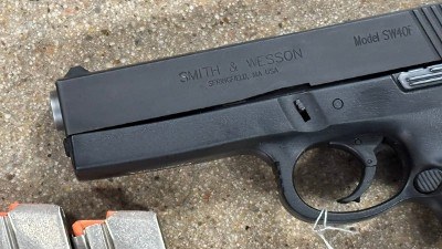 SMITH & WESSON SW 40F 40 Smith & Wesson - Image 3 of 9