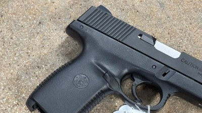 SMITH & WESSON SW 40F 40 Smith & Wesson - Image 8 of 9