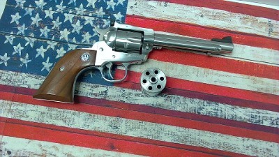 RUGER NEW MODEL SINGLE-SIX CONVERTIBLE .22 WMR - Image 2 of 9