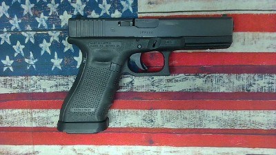 GLOCK 17 GEN 4 9MM LUGER (9x19 PARA) - Image 1 of 8