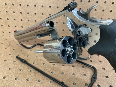 SMITH & WESSON 629 CLASSIC .44 MAGNUM - Image 7 of 10