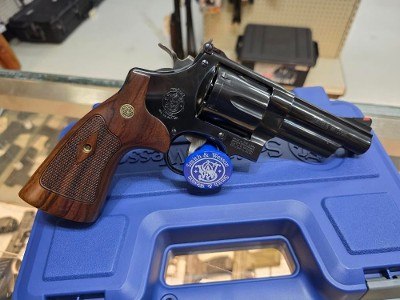 SMITH & WESSON M29 CLASSIC .44 MAGNUM - Image 2 of 2