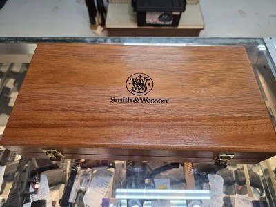 SMITH & WESSON 29 - 44 MAGNUM 6.5 CUSTOM PACKAGE .44 MAGNUM - Image 4 of 4