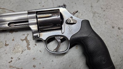 SMITH & WESSON 686 PLUS .357 MAG - Image 3 of 15
