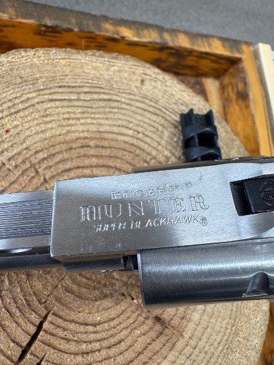 RUGER NEW MODEL SUPER BLACKHAWK HUNTER .44 MAGNUM - Image 5 of 6