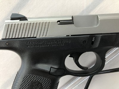 SMITH & WESSON SW40VE .40 S&W - Image 11 of 14