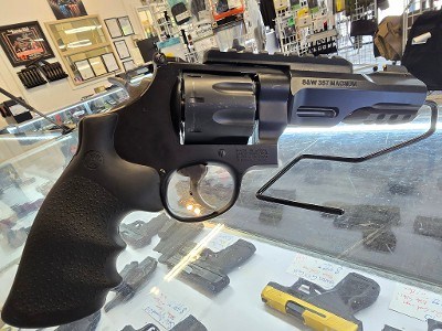 SMITH & WESSON 327 TRR8 PERFORMANCE CENTER .357 MAG
