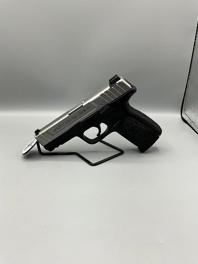 SMITH & WESSON SD40 VE .40 S&W - Image 2 of 9