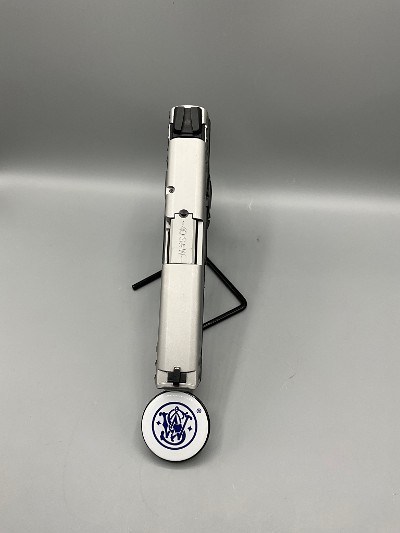 SMITH & WESSON SD40 VE .40 S&W - Image 7 of 9