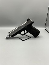 SMITH & WESSON SD40 VE .40 S&W - Image 2 of 9
