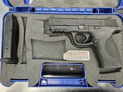 SMITH & WESSON M&P40 .40 S&W - Image 1 of 3