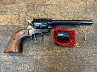 RUGER SINGLE-SIX 3 SCREW .22LR/.22MAG - Image 1 of 3