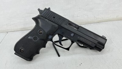 SIG SAUER P220 .45 AUTO RIM - Image 2 of 18